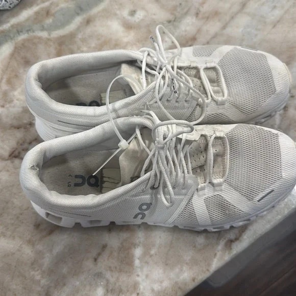 On cloud 5 white size 9.5 - Picture 3 of 6